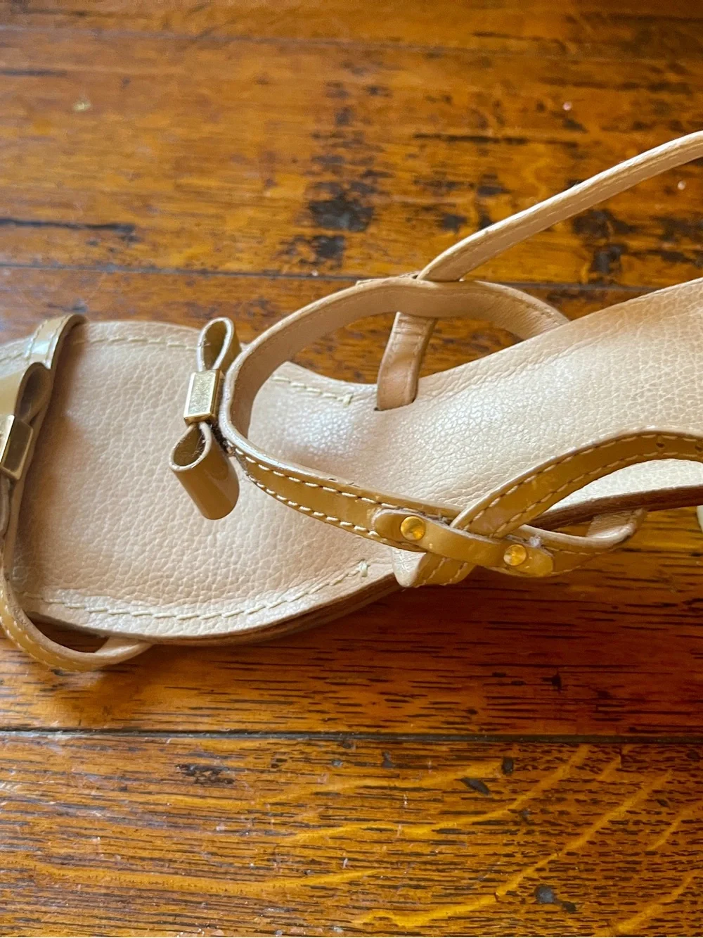 Tory Burch Tan Bow Logo T-Strap Sandals 9.5